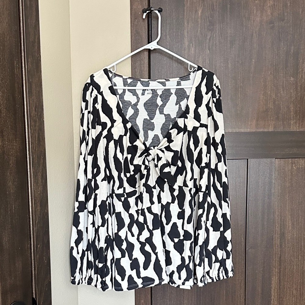 Ava & Viv Women's Long Sleeve Sweetheart Neck Tie-Front Blouse Size 3X NWOT